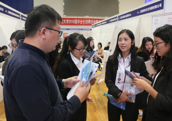 上海发布“新消息”，中高考全部延期，网友却对此提出两个疑问