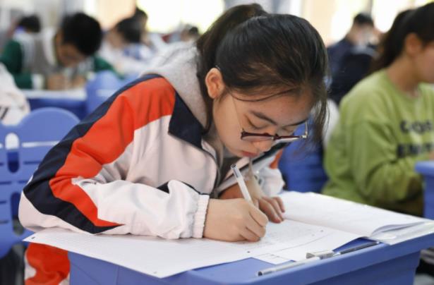 吉林初中生数学试卷走红，答案和题目丝毫不沾边，网友却纷纷点赞
