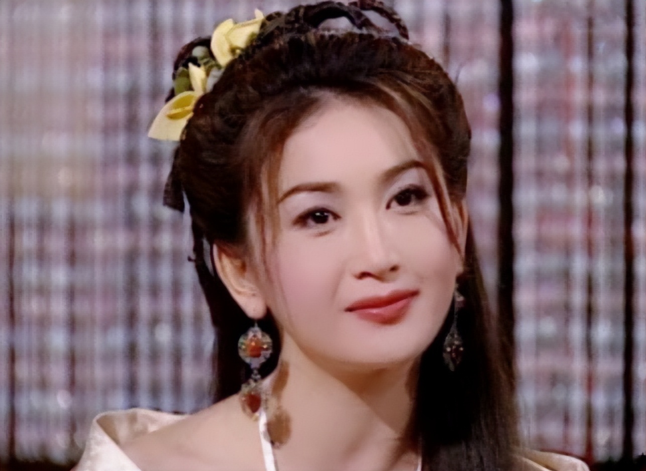 痘痘脸、赘肉、五五分！生图里的女星，让我看见了人间真实