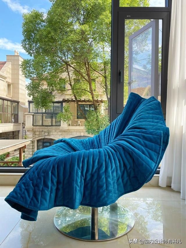 他家四层大别墅，500万豪华装修，客厅摆床、冰箱贴膜，处处踩坑