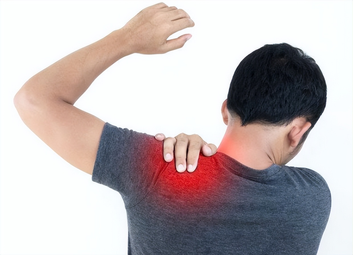 左肩膀疼是怎么回事 左肩膀疼痛位置图 