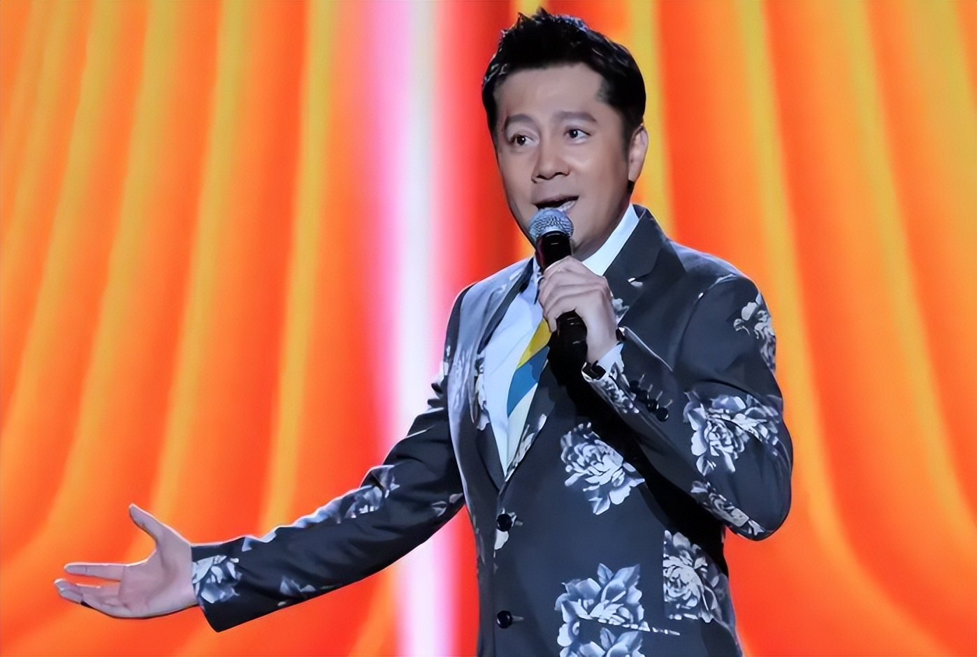 冯小刚遭人陷害，蔡国庆立过3次三等功，军旅男星为何如此优秀？