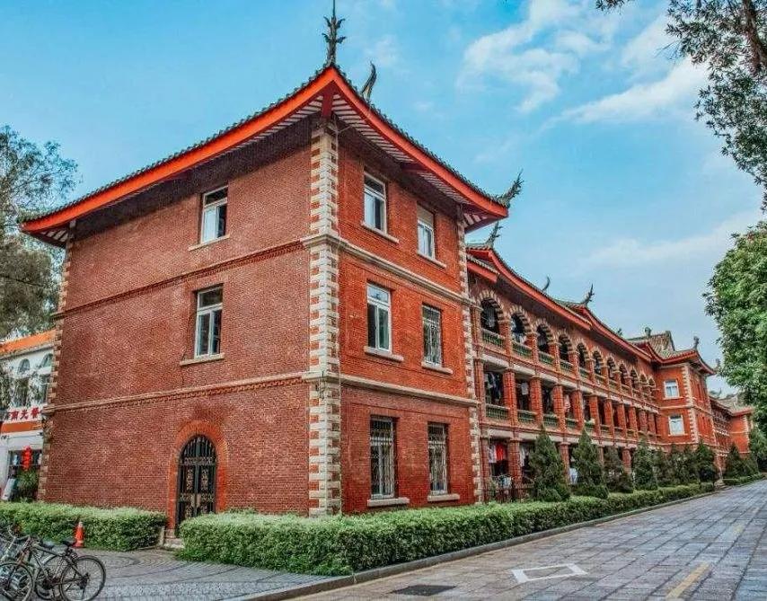 群贤楼群建南大礼堂和上弦运动场建南楼群厦门大学背山面海的思明校区