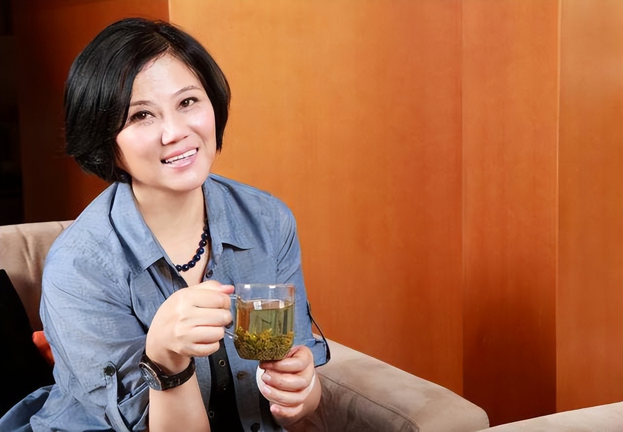 名导胡玫：拍《雍正王朝》成名，再婚找到幸福，丈夫愿做家庭内勤