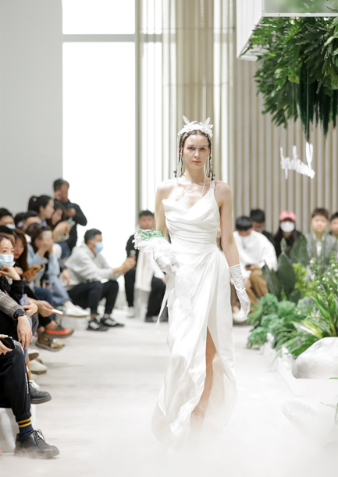 重庆尼依格罗酒店举行云端雾境之上主题婚礼秀