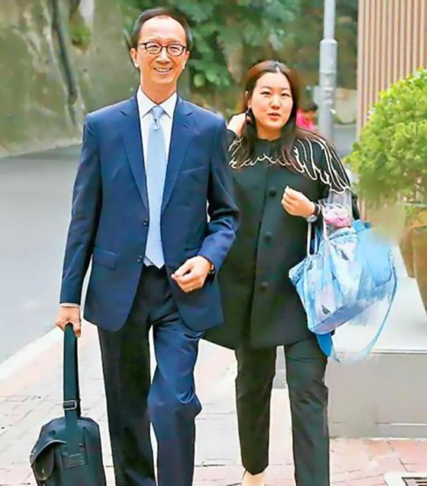 “跳水皇后”伏明霞：不顾父母反对嫁大26岁富商，她的婚姻幸福吗