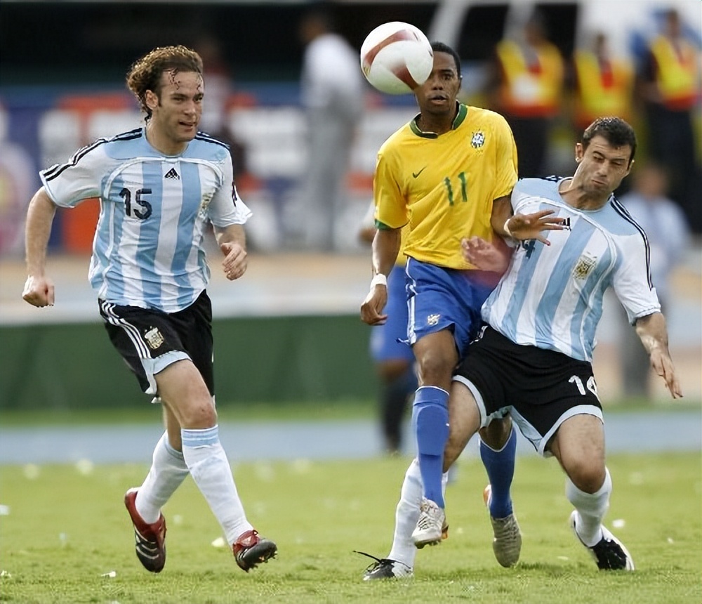 南非世界杯荷兰巴西（大话世界杯：跑偏了？经验不足？2010年世界杯巴西争冠再次铩羽）