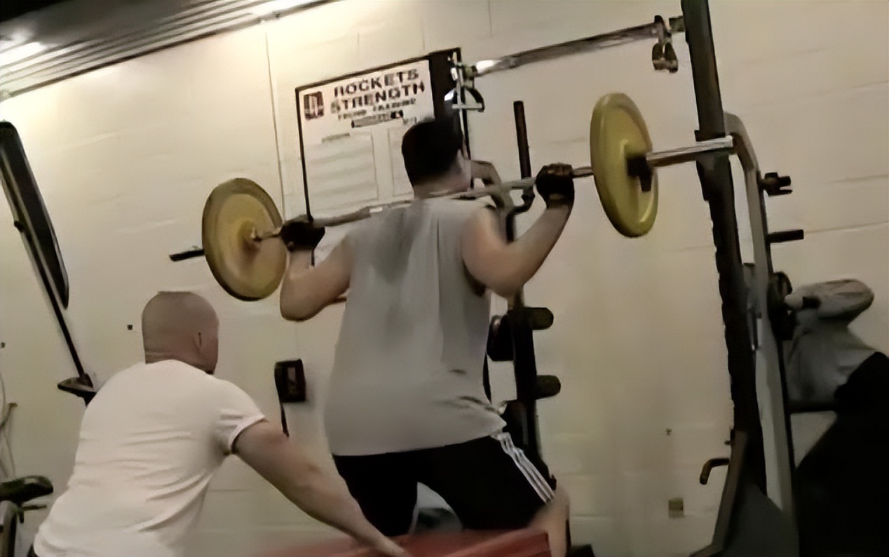 为什么nba下盘多（詹姆斯练深蹲，姚明练深蹲，周琦练深蹲，没有对比就没有尴尬）