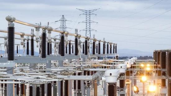 “中国隐富之王”去世留下亿万家产，结发妻子成山东女首富