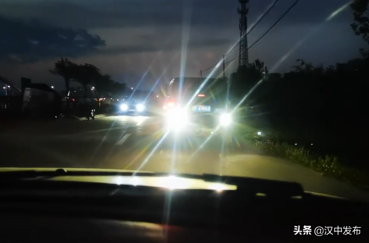 網(wǎng)友舉報車輛非法加裝尾燈！漢中交警：拆除收繳并處罰