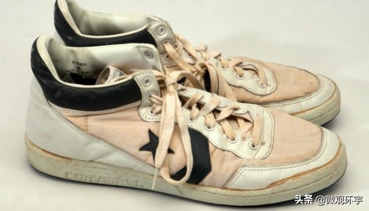 一双运动鞋的价钱是176元（比房子还贵的10双运动鞋，你见过几双？）