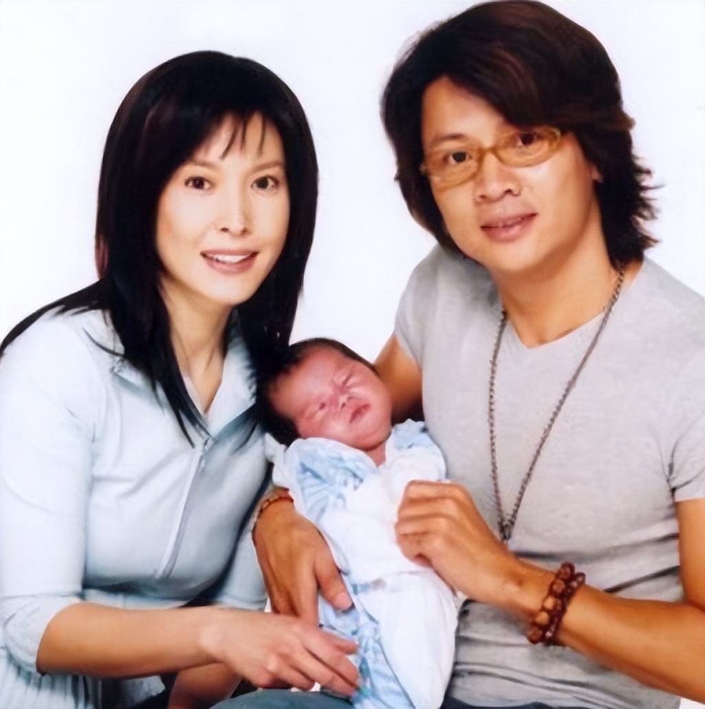 一上映就拿下榜单第一,没想到, 58岁尹天照又打出了一副"王炸"