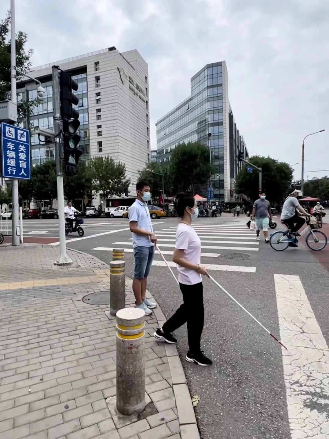 視障人士“聽見”信號燈，這些是北京交管首創——