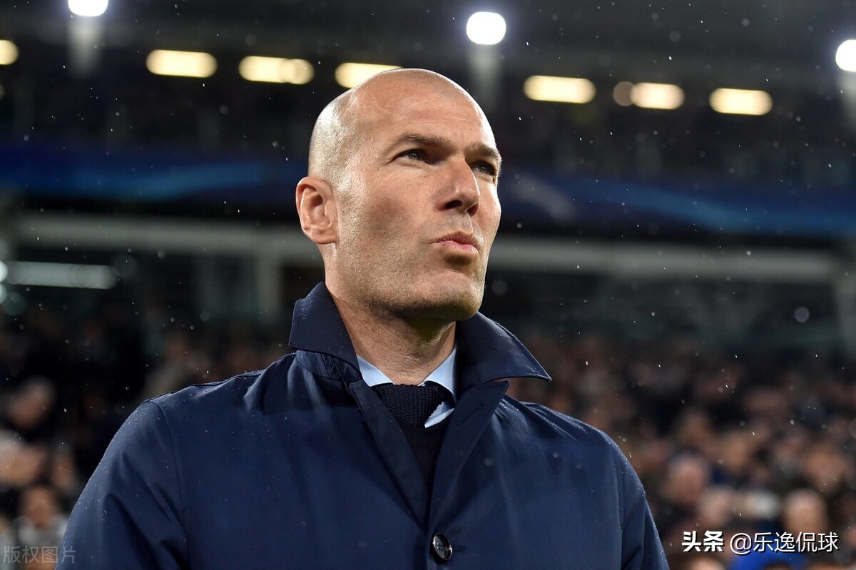 齐达内然而,财务问题迫使那不勒斯不得不将他出售给了帕尔马,而90年代