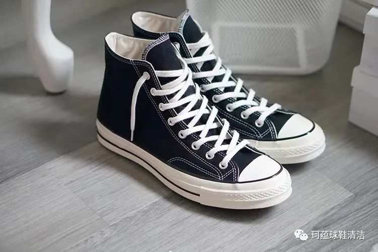 匡威白色帆布鞋怎么洗(Converse（匡威）怎么清洗才不容易开胶？)