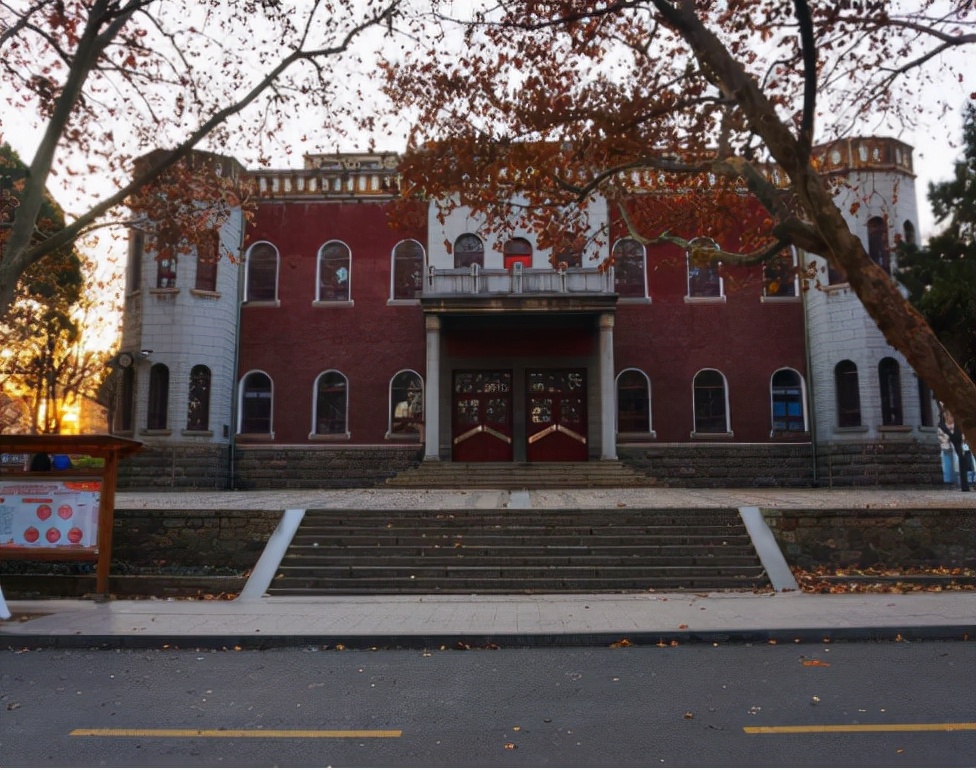 山东这所大学曾排名第四，深受高考学生青睐，如今却有点冷清