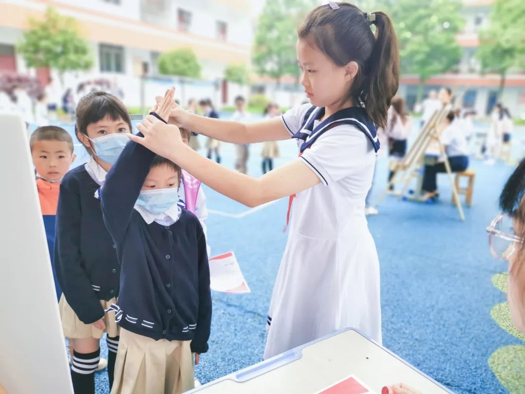 少年心向党 入队争先锋｜永安小学举行一年级分批入队闯关活动