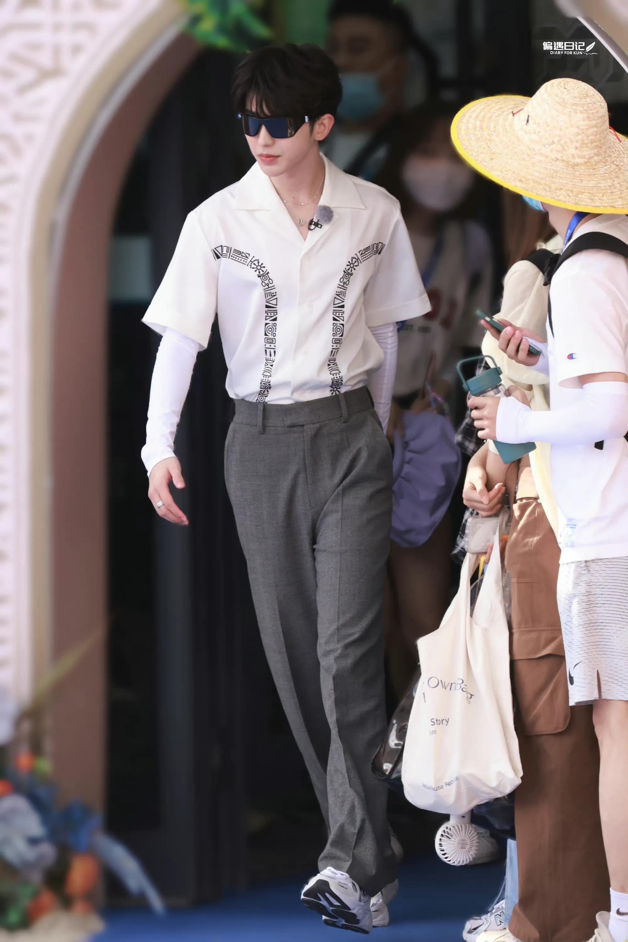 奔跑吧新疆录制，angelababy蔡徐坤，白鹿民族风造型好清新