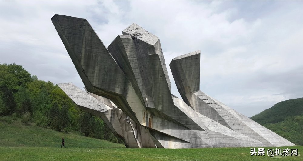 巴尔干土地上的无声呐喊 | Spomenik纪念碑考