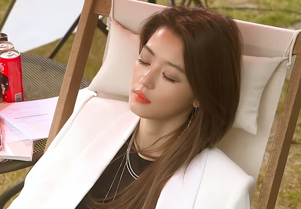 《来自星星的你》播出九年了,千颂伊依然是女明星人设的天花板