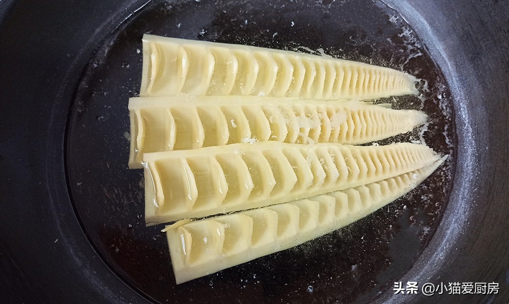 凉拌小竹笋的做法（新鲜竹笋这样凉拌吃鲜嫩脆爽）
