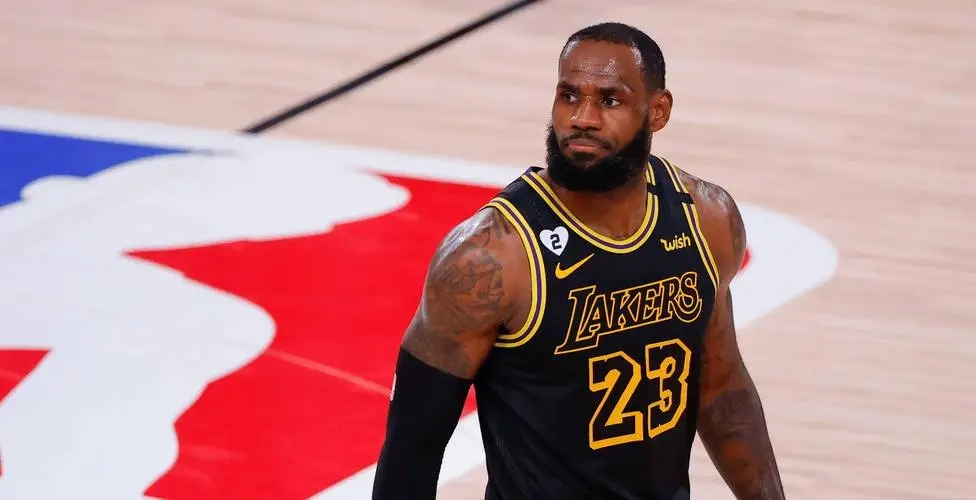 成首位拿过三大联赛金靴第一人（同为38岁，都是历史得分手，C罗与詹姆斯都陷争议，难以成为第一）