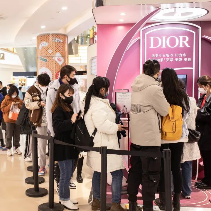 港式浪漫、硬核福利、现场求婚…快来pick你心目中最IN虎年现场