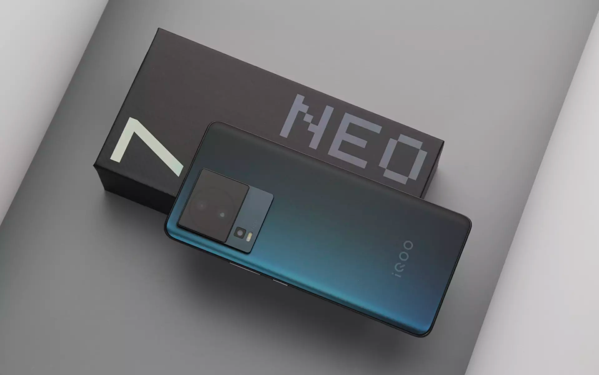 三星e5直屏 独显芯片 120w,新一代焊门员:红米k50再见了-蘑菇号