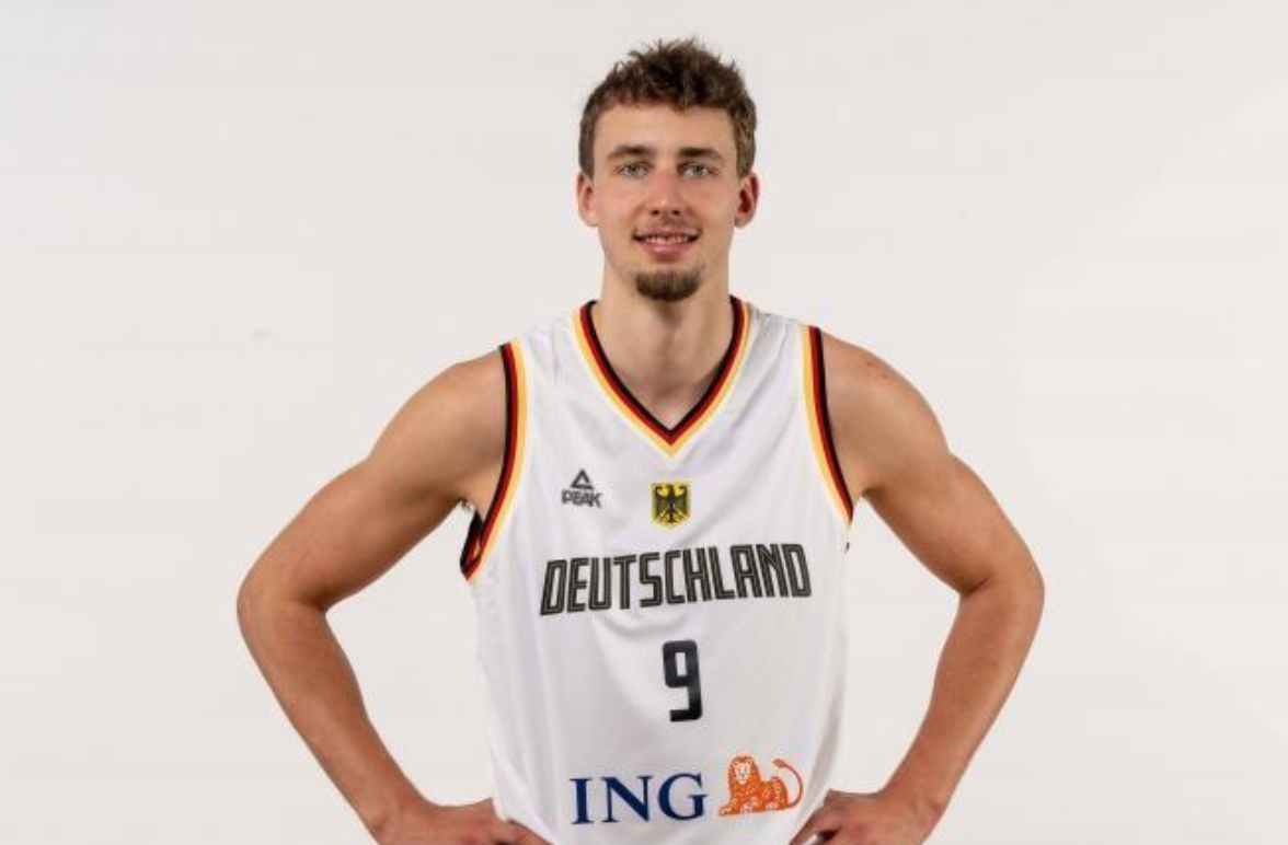 德国7号球员(魔术笑了 未来基石带领德国三战全胜 他才刚满21周岁就