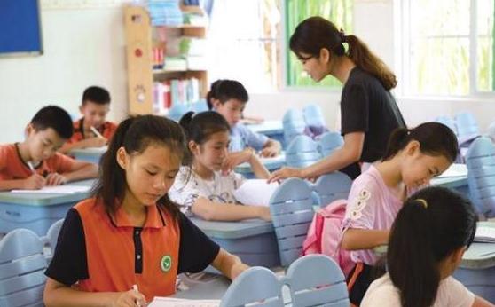 老师结婚家长随不随礼（学生参加老师婚礼用随礼吗）