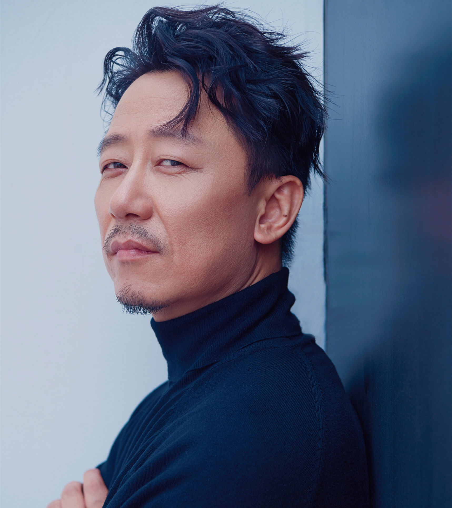 日后的"演技派"实力演员胡明,在该剧中饰演小混混"赵雷".