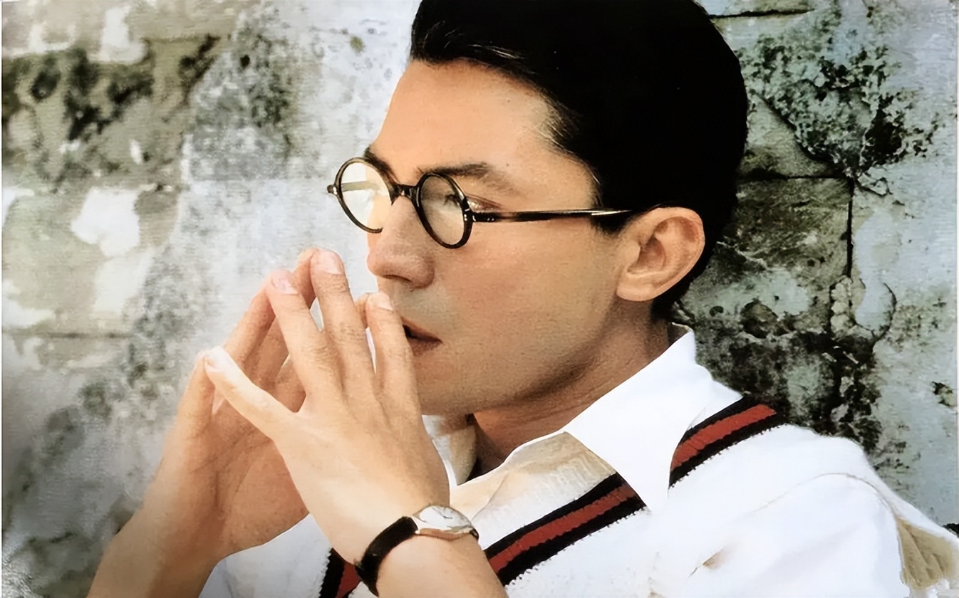于是,尊龙以半工半读的形式,考入了美国戏剧艺术学院,完成了自己的