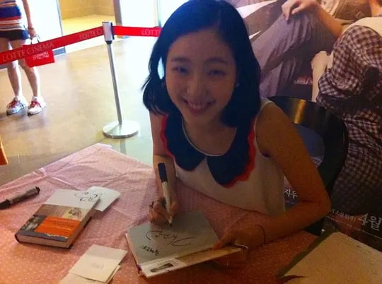 她的中文水平达10级，凭借“尺度片”得到认可，不惜为戏增重8斤