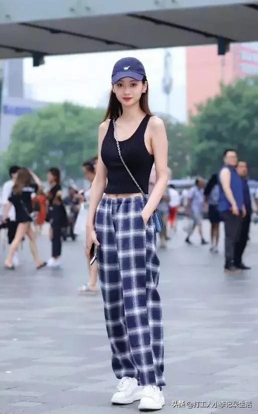 青春靓丽的街拍美女