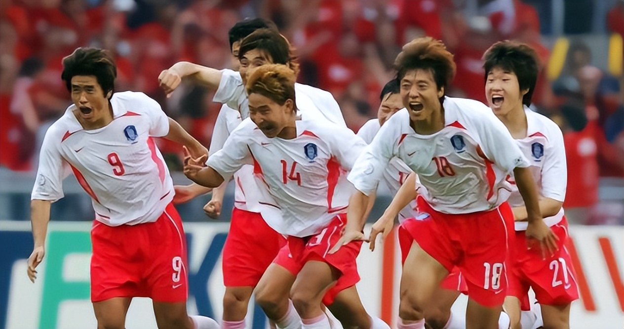 02年日韩世界杯对韩国影响（一场1-4打破韩国队美梦！02年黑马现出原形：5次参赛3次小组出局）
