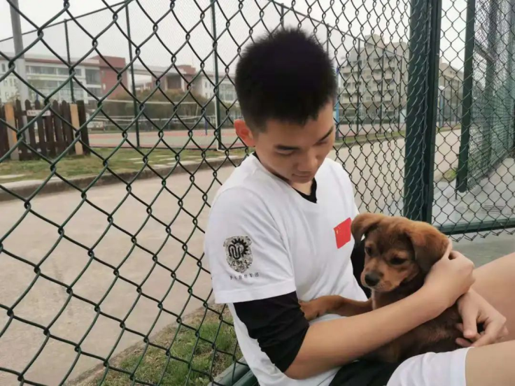 上海男神学霸：服役火箭军，退伍后获多家名企offer，现已签约特斯拉！