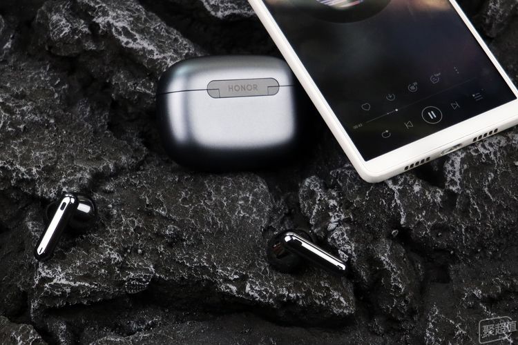 音质出众还有创新测温亮点的真无线蓝牙耳机——荣耀Earbuds 3 Pro