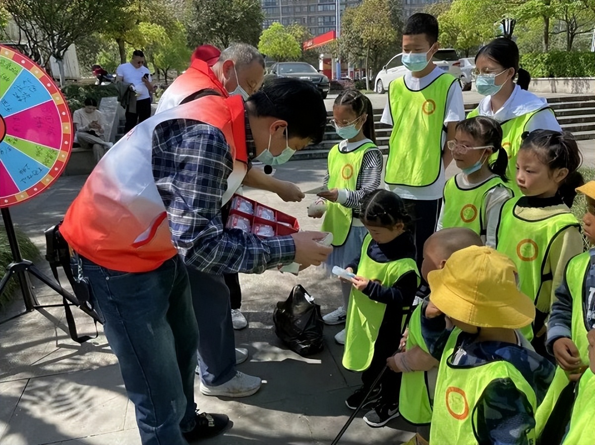 全民共建日——东阳市新时代文明实践中心环保健康一手“抓”
