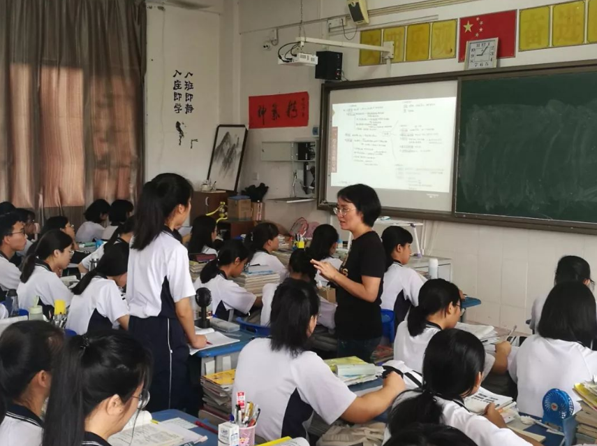 教师工资到底过万没？部分教师晒工资单，相差不是一星半点儿