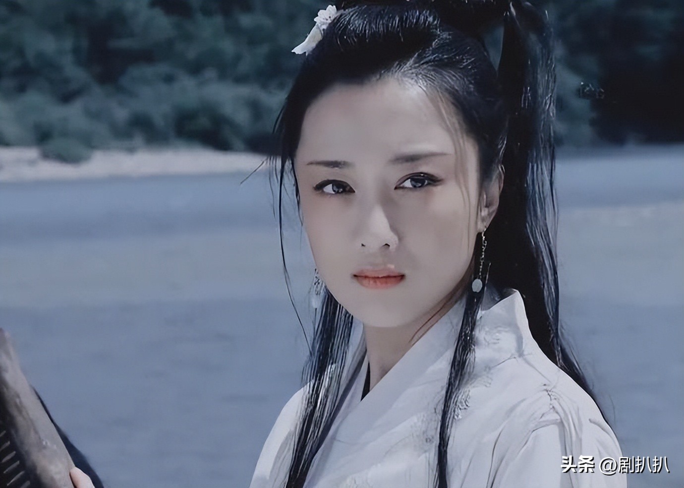 2012年12月28日,《楚汉传奇》开播,李依晓在剧中饰演虞姬.