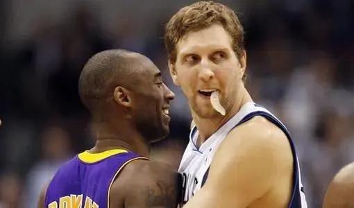 nba为什么会咬牙套（盘点NBA球星哪些标志性动作以及小怪癖，纳什喜欢摸鞋底再舔手指）