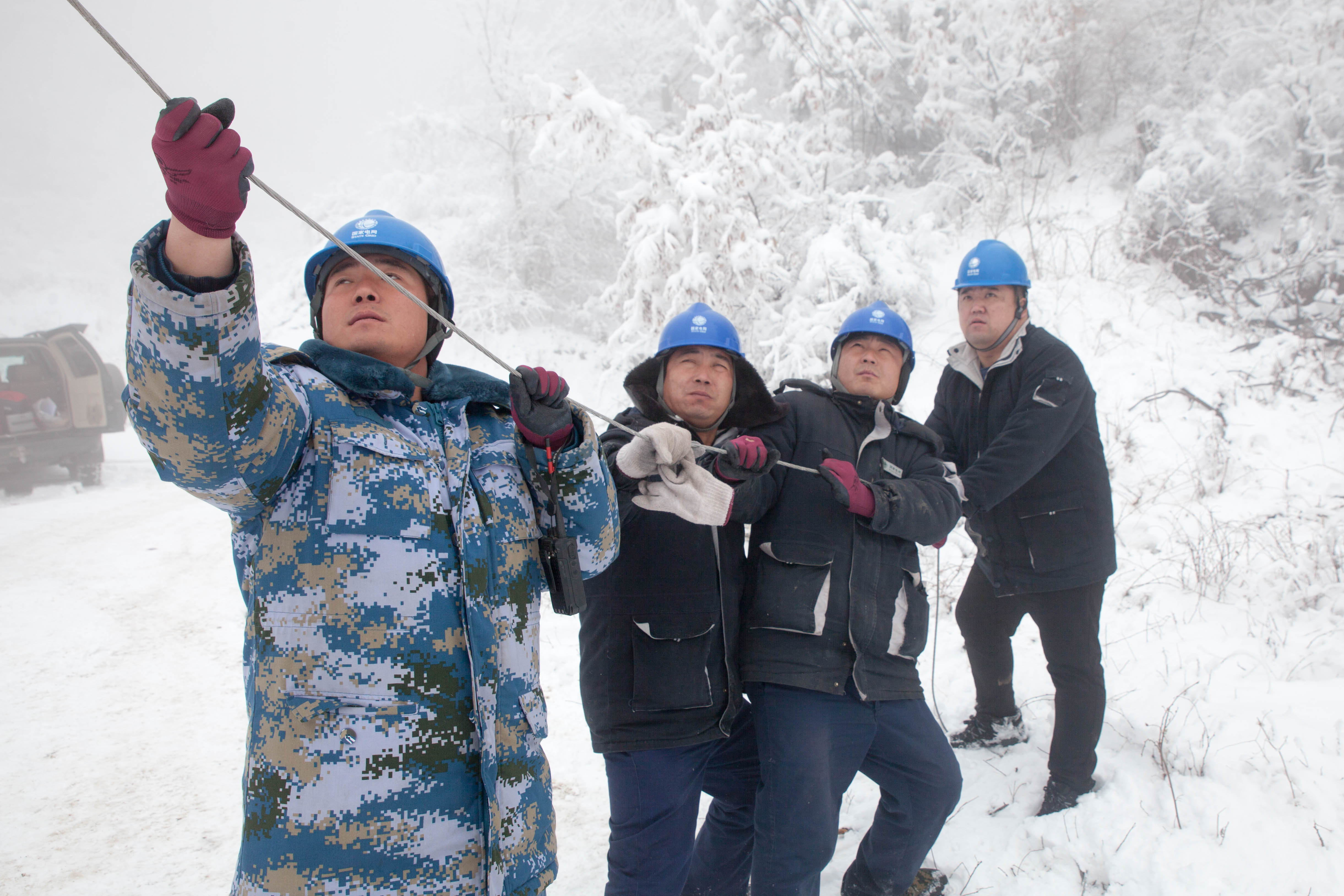 辉县市供电公司：雪山之上抢修忙