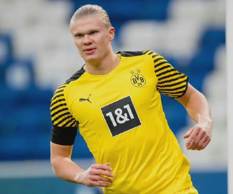 多特德甲最喜欢踢谁（眼光犀利！“黑店”多特看中7小妖，红牛20岁前锋成哈兰德替代者）-趣拿体育