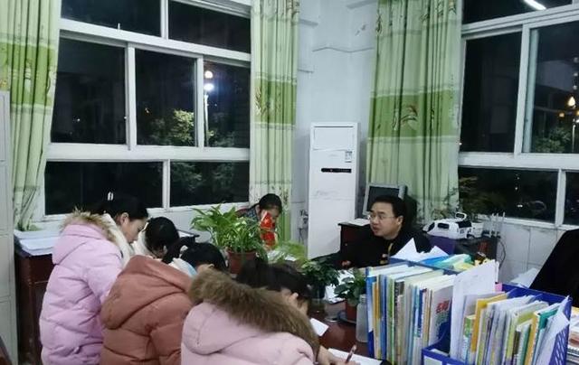 深圳一中学老师工资单流出，金额让人羡慕，难怪博士都来应聘