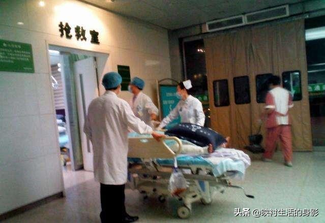 16岁女生在校遭到同学追求，多次表示拒绝后，同学竟将她毁容