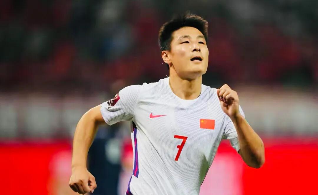 7号足球明星排名(女足7号王霜可以以一己之力拯救球队,男足7号武磊呢?