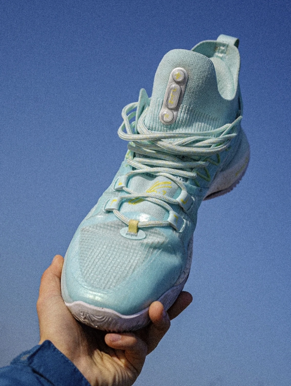 匹克和361篮球鞋哪个好（国产新品！匹克帕克4代回归，361度新鞋好帅，特步抄袭李宁驭帅？）