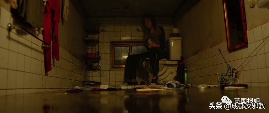 阴冷潮湿、蟑螂乱窜，住在半地下室是很多韩国人的真实日常