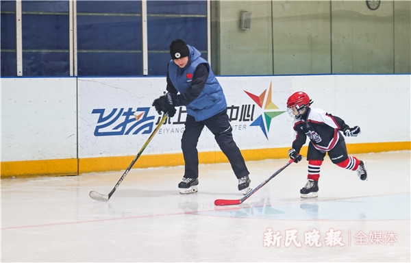 08年奥运会火炬手有哪些明星(从08到22·向未来｜夏奥执旗手冬奥火炬手杨扬：鸟巢内两次行走毕生难忘)