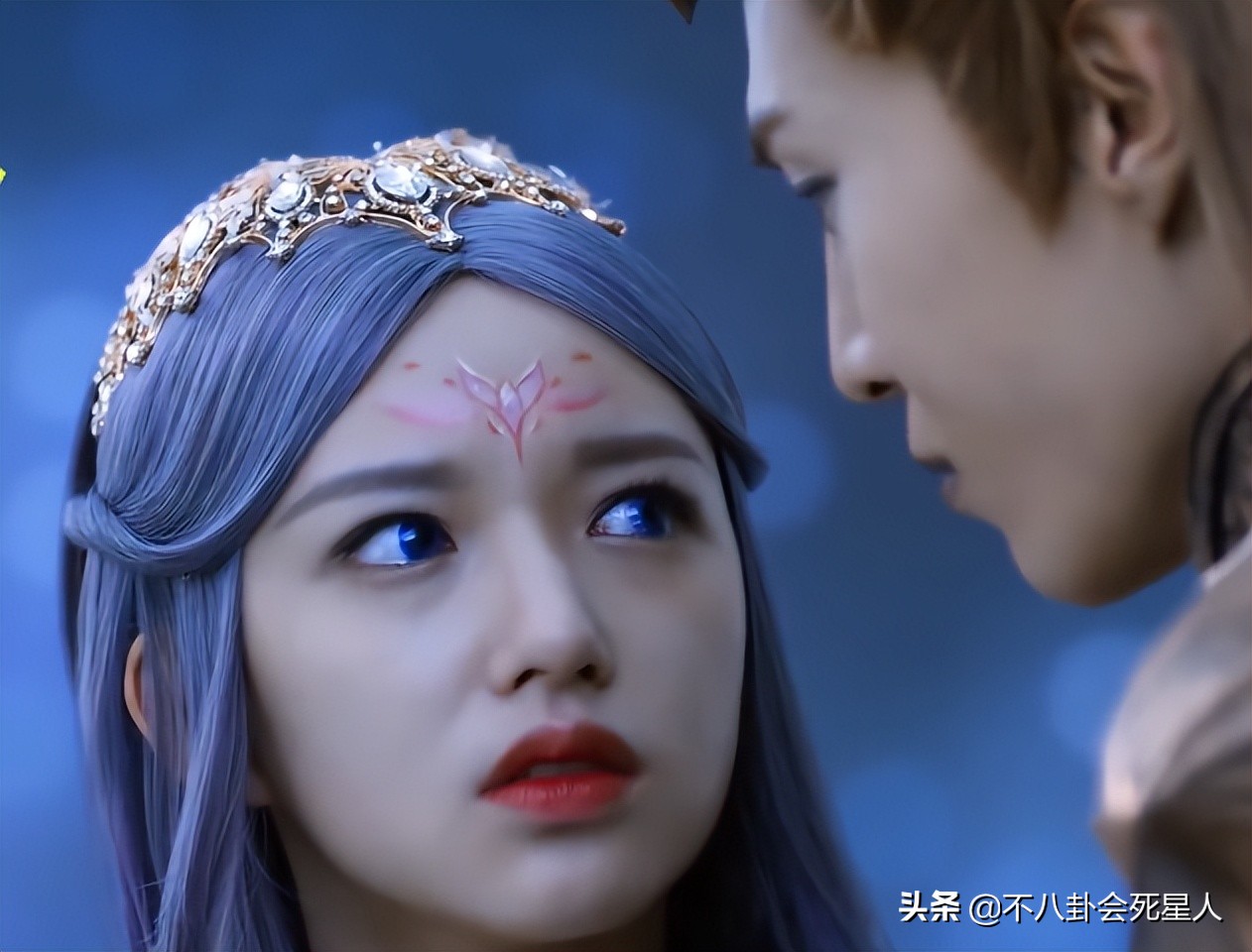 娱乐圈“一眼美人”太多了，全靠妆容造型加持，样貌缺点很明显